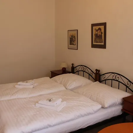 Cerny Kun Hotel
