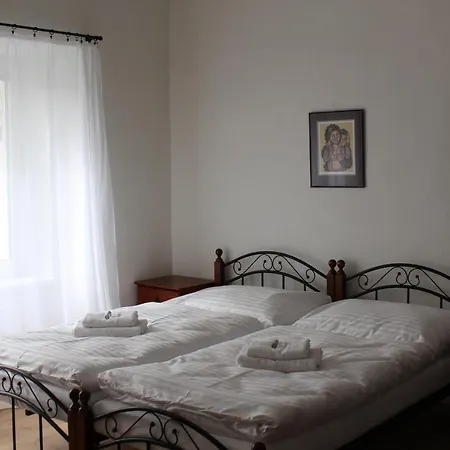 Cerny Kun Hotel