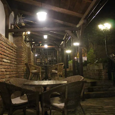 Hotel Cerny Kun 3*