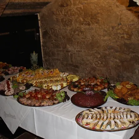 Cerny Kun Hotel Louny