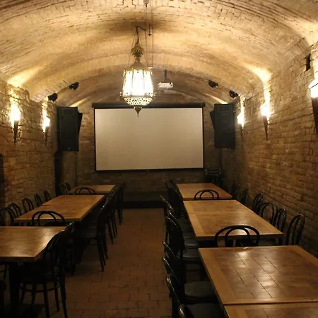 Hotel Cerny Kun 3*